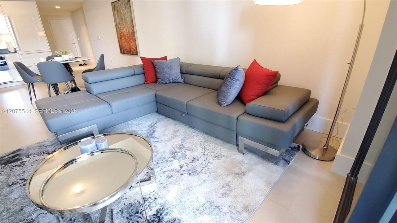 For Rent: $4,800 (1 beds, 1 baths, 975 Square Feet)