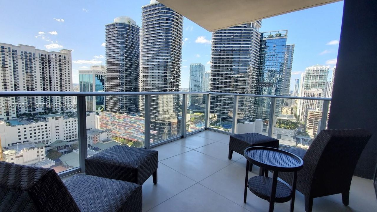 For Rent: $4,800 (1 beds, 1 baths, 975 Square Feet)