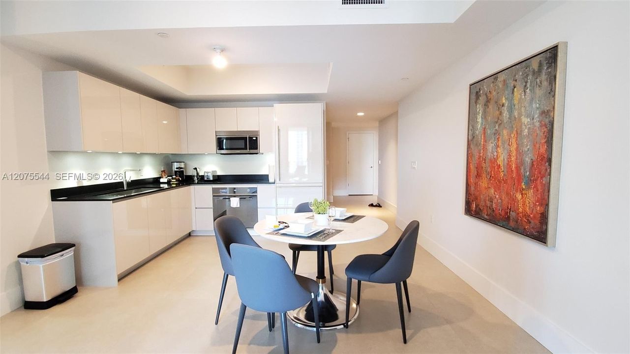 For Rent: $4,800 (1 beds, 1 baths, 975 Square Feet)
