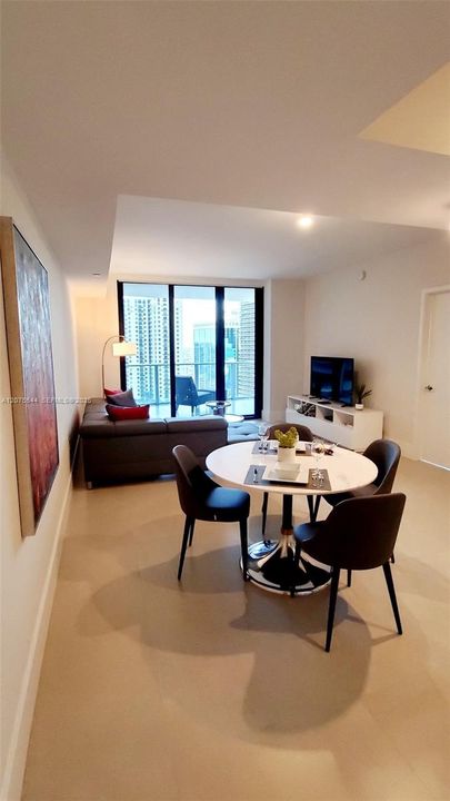 For Rent: $4,800 (1 beds, 1 baths, 975 Square Feet)