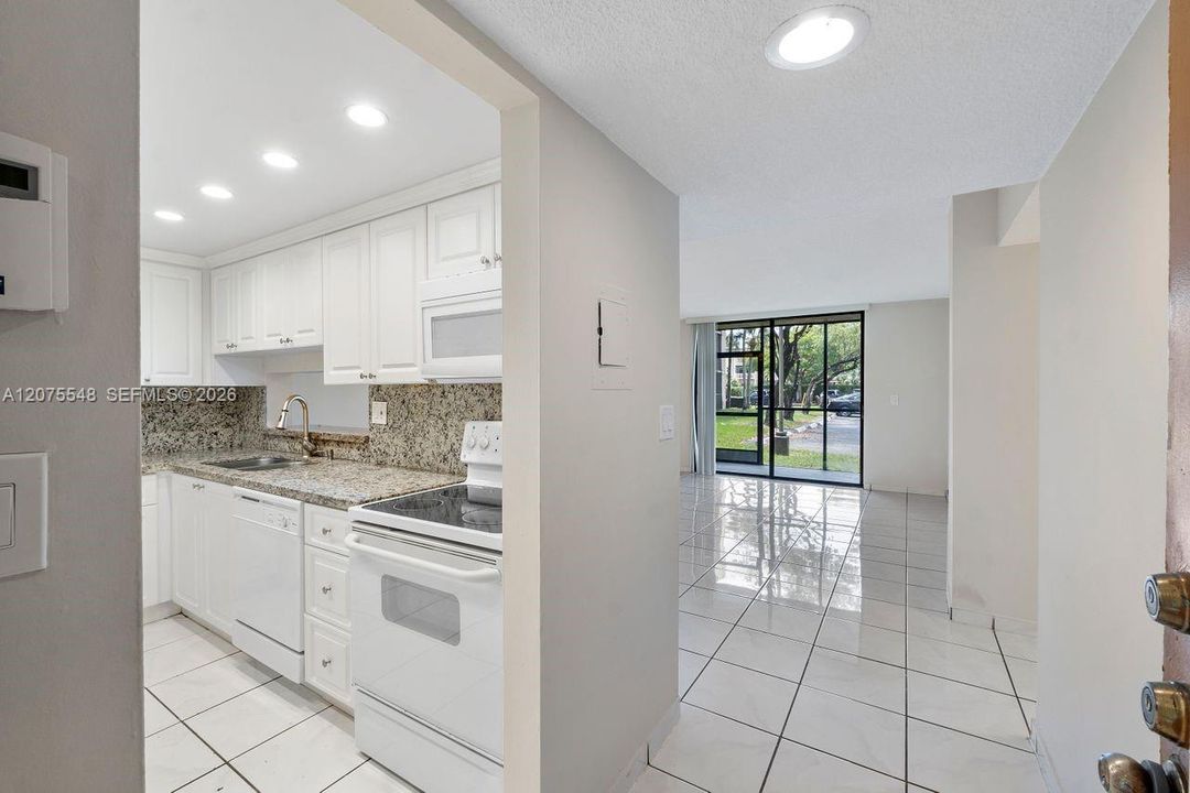 En Venta: $235,000 (2 camas, 2 baños, 965 Pies cuadrados)