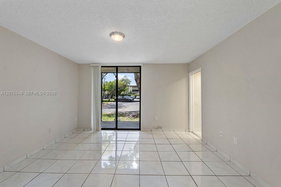 En Venta: $235,000 (2 camas, 2 baños, 965 Pies cuadrados)