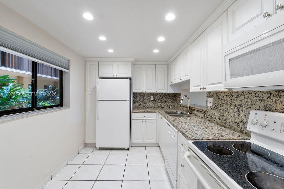 En Venta: $235,000 (2 camas, 2 baños, 965 Pies cuadrados)
