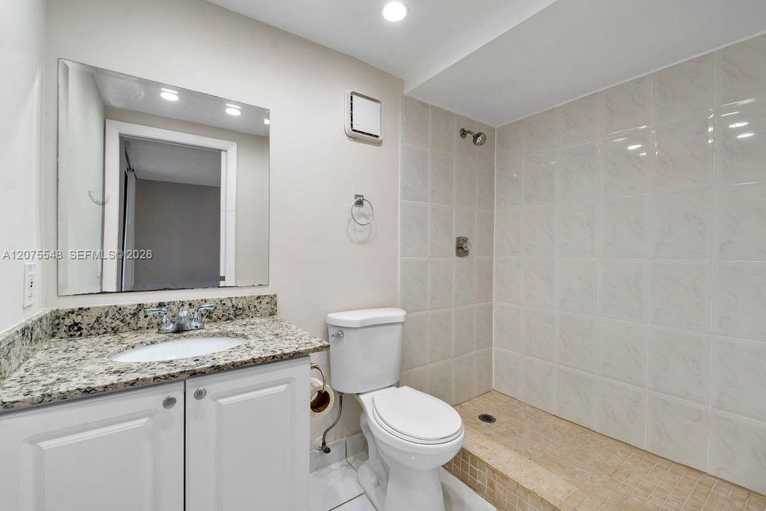 En Venta: $235,000 (2 camas, 2 baños, 965 Pies cuadrados)