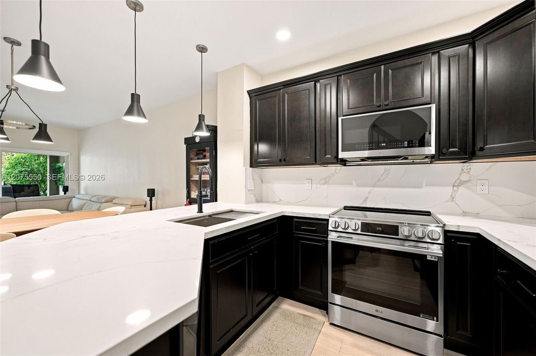 For Rent: $2,900 (2 beds, 2 baths, 1338 Square Feet)