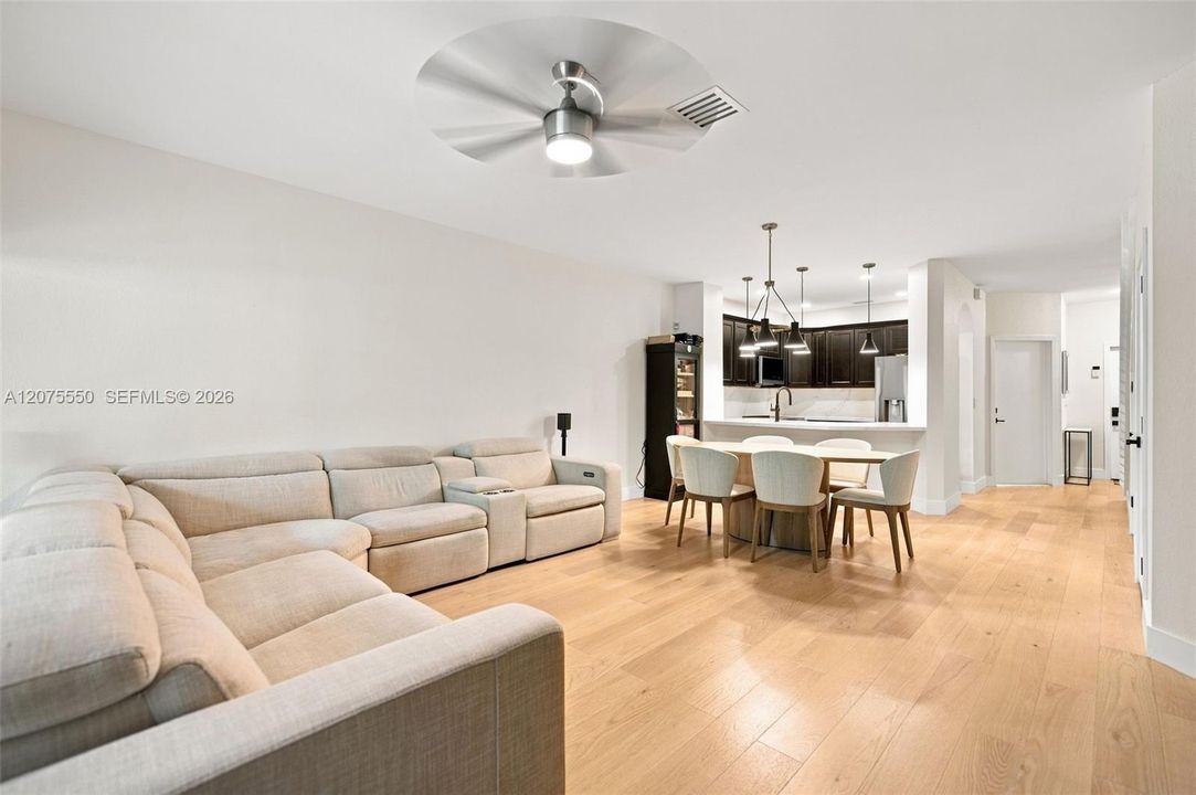 For Rent: $2,900 (2 beds, 2 baths, 1338 Square Feet)
