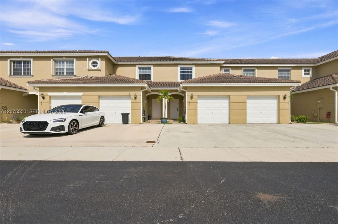 For Rent: $2,900 (2 beds, 2 baths, 1338 Square Feet)
