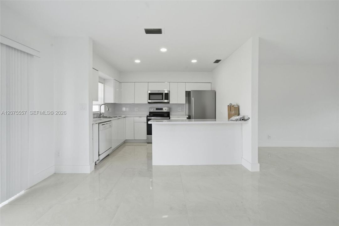 For Rent: $3,400 (3 beds, 2 baths, 1440 Square Feet)