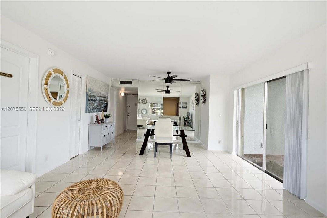 En Venta: $309,000 (2 camas, 2 baños, 854 Pies cuadrados)