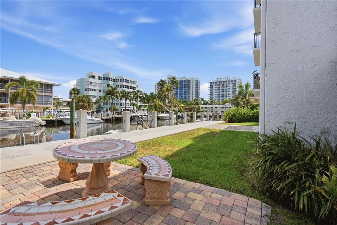 En Venta: $309,000 (2 camas, 2 baños, 854 Pies cuadrados)