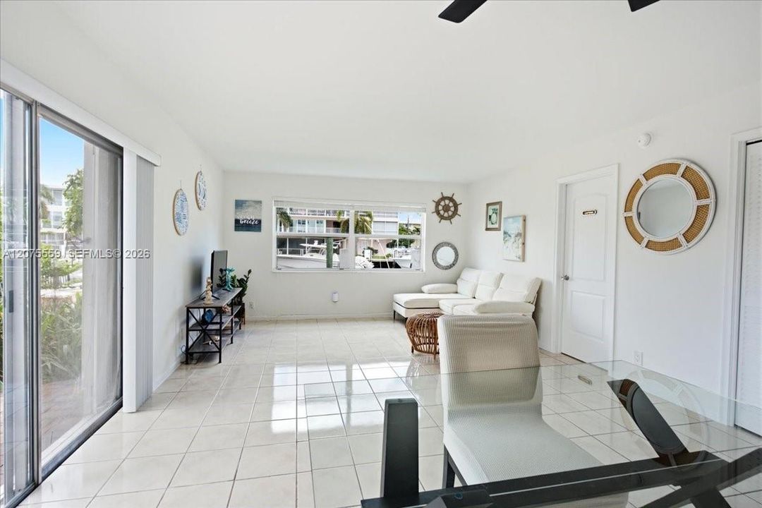 En Venta: $309,000 (2 camas, 2 baños, 854 Pies cuadrados)