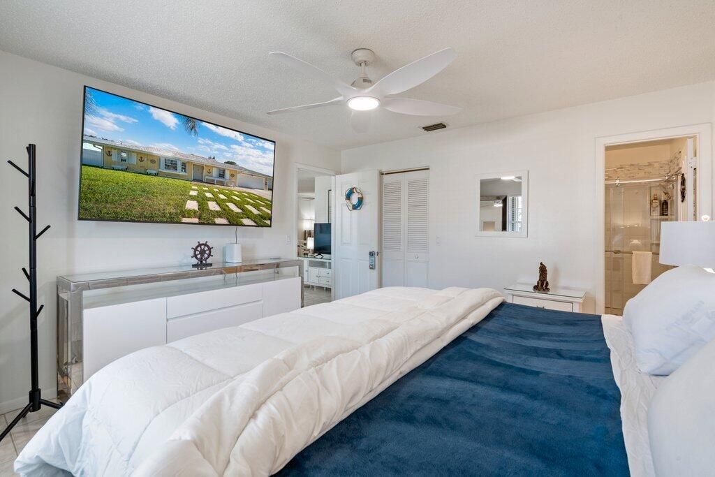 Primary_Bedroom.4.jpg-FULL.JPG-SMALL