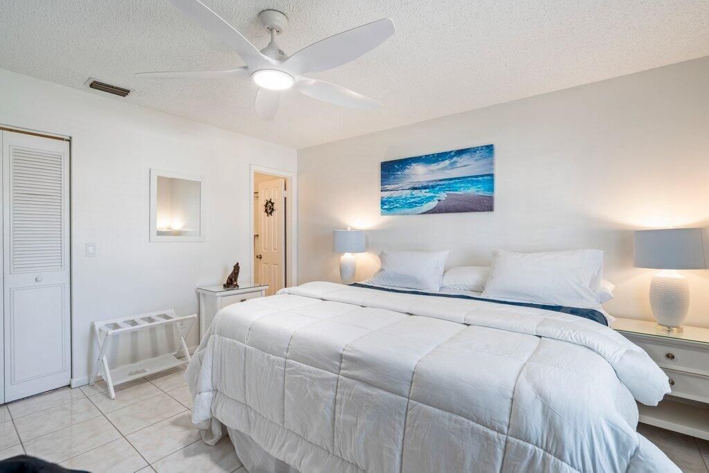 Primary_Bedroom.3.jpg-FULL.JPG-SMALL