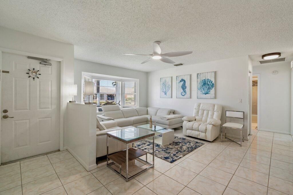 Foyer_to_Living_Room.jpg-FULL.jpeg-SMALL