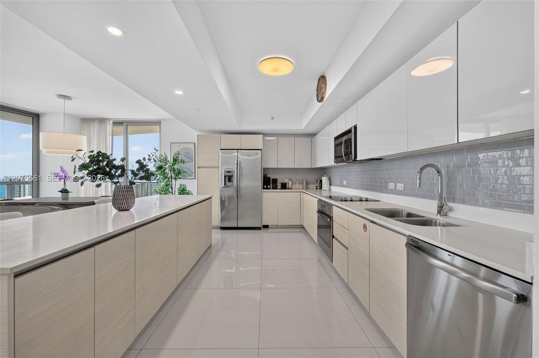 For Rent: $6,500 (3 beds, 3 baths, 1737 Square Feet)