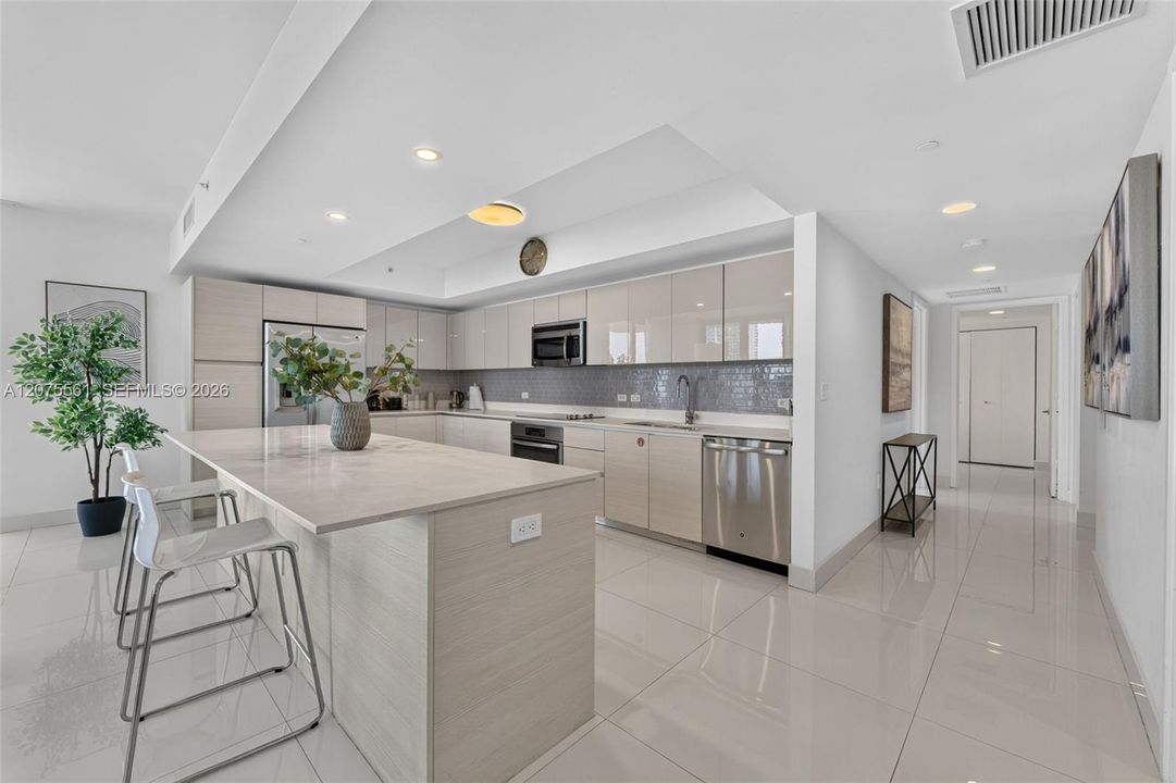 For Rent: $6,500 (3 beds, 3 baths, 1737 Square Feet)