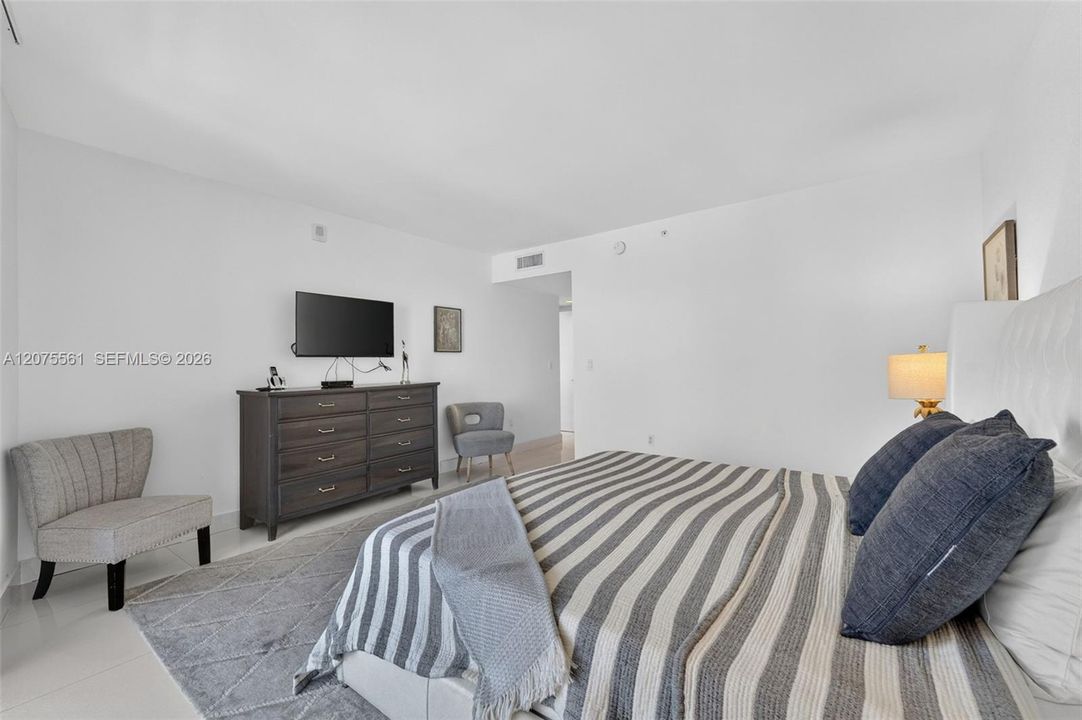For Rent: $6,500 (3 beds, 3 baths, 1737 Square Feet)