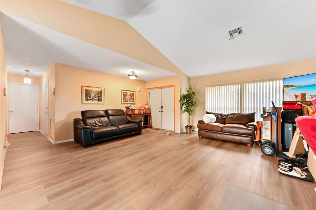 07 living room 05