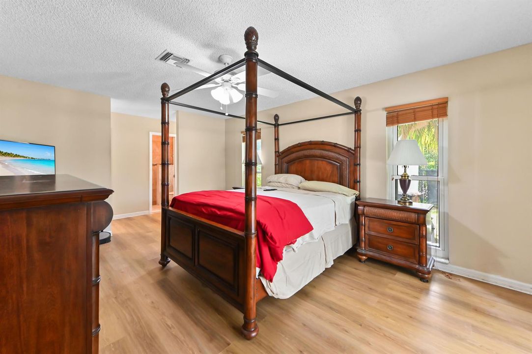 16 bedroom 01