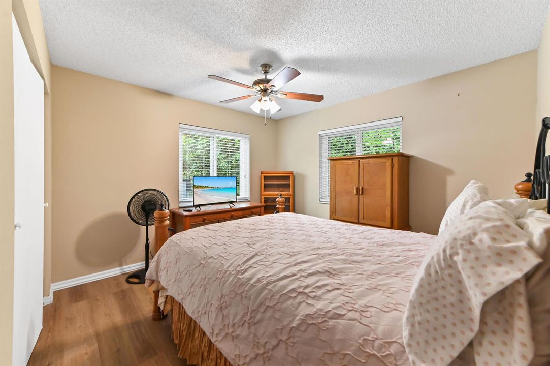 23 bedroom 01
