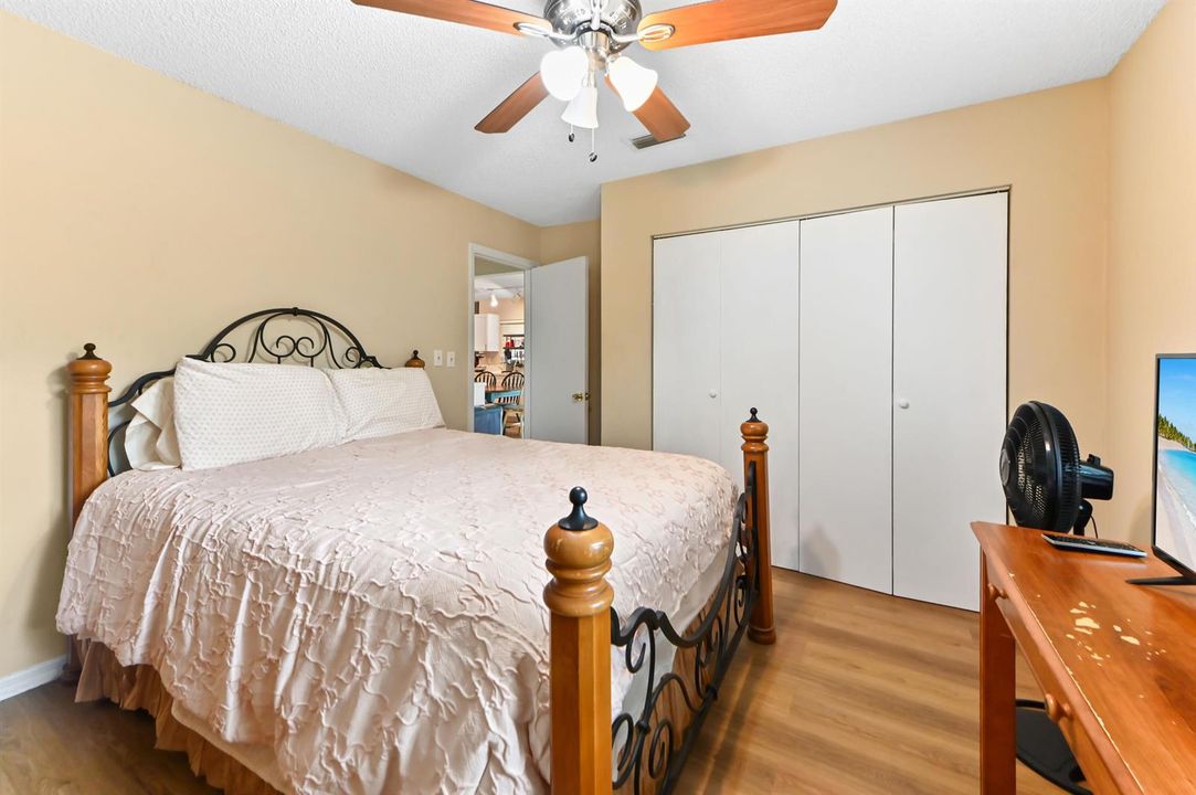 24 bedroom 02