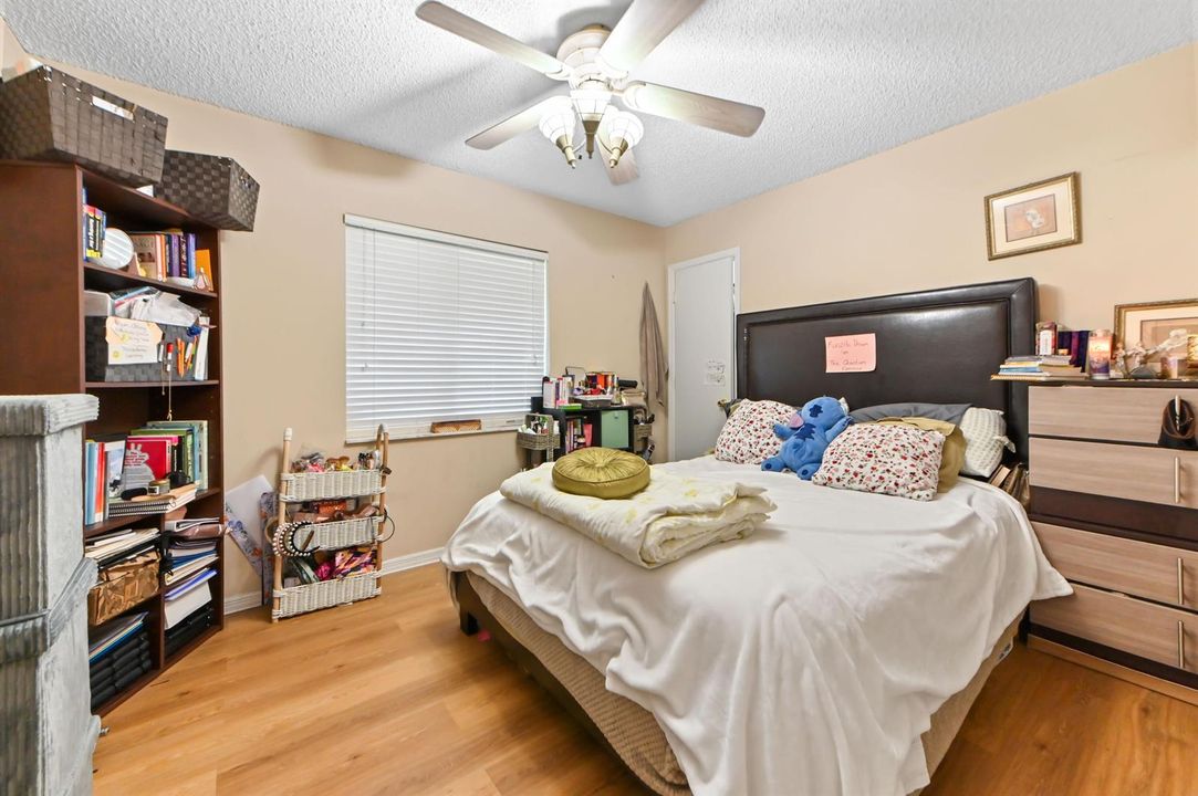 26 bedroom 01