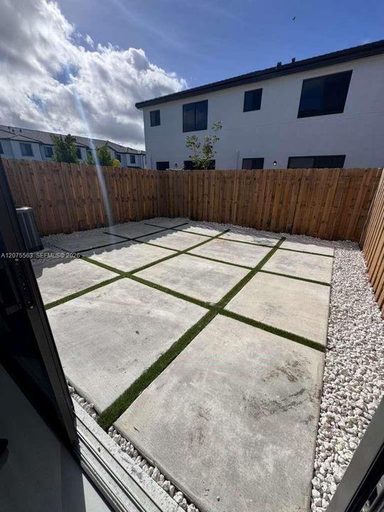 En Renta: $2,750 (3 camas, 2 baños, 1558 Pies cuadrados)