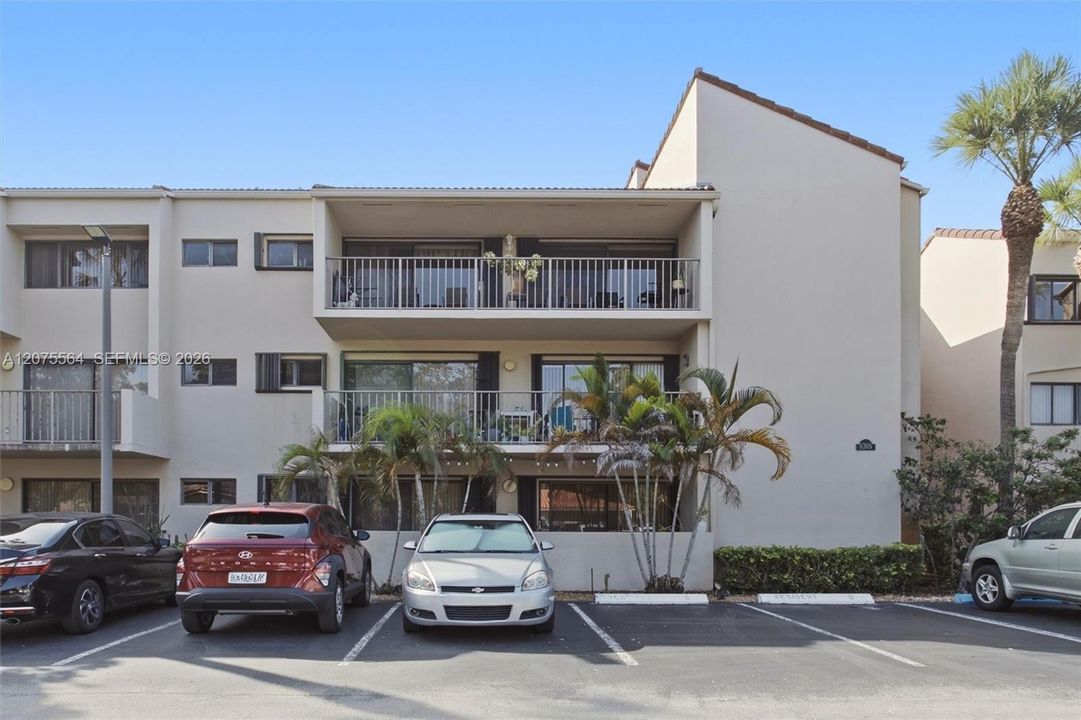 For Sale: $325,000 (2 beds, 2 baths, 1147 Square Feet)