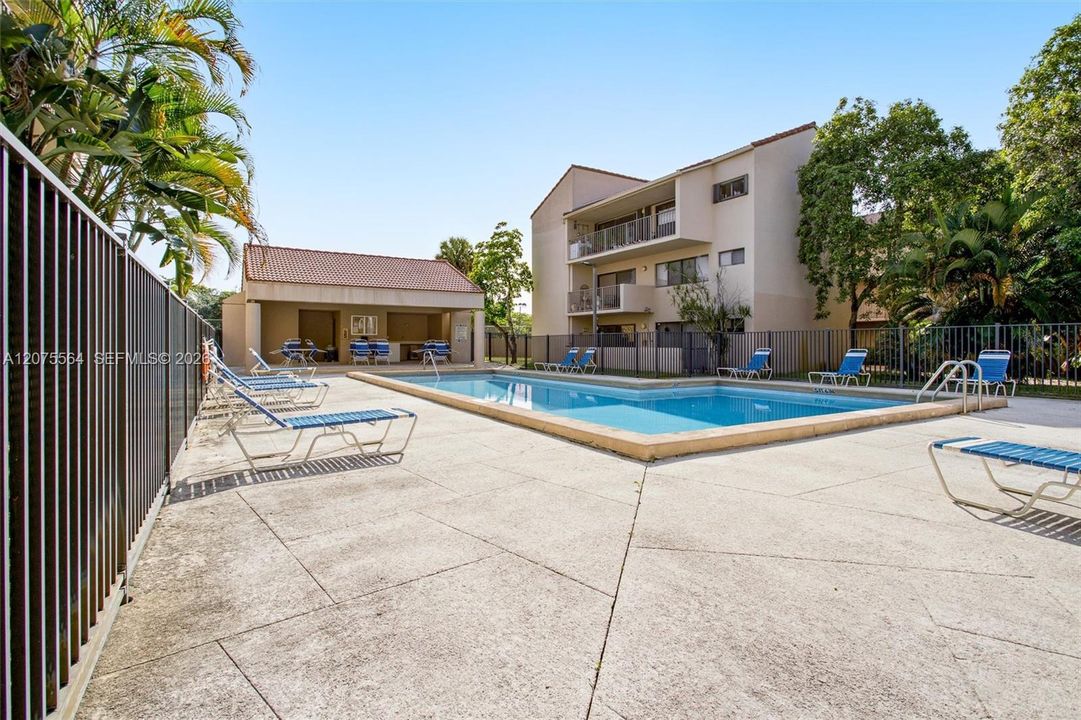 For Sale: $325,000 (2 beds, 2 baths, 1147 Square Feet)