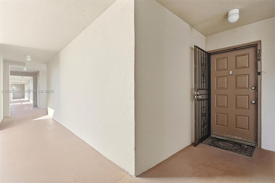 For Sale: $325,000 (2 beds, 2 baths, 1147 Square Feet)