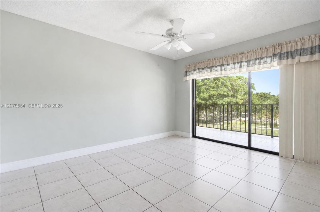 For Sale: $325,000 (2 beds, 2 baths, 1147 Square Feet)