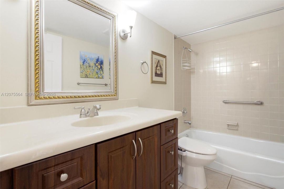 For Sale: $325,000 (2 beds, 2 baths, 1147 Square Feet)