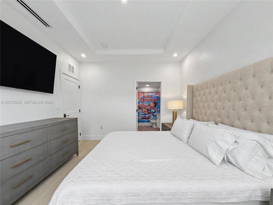 For Sale: $399,999 (3 beds, 2 baths, 1235 Square Feet)