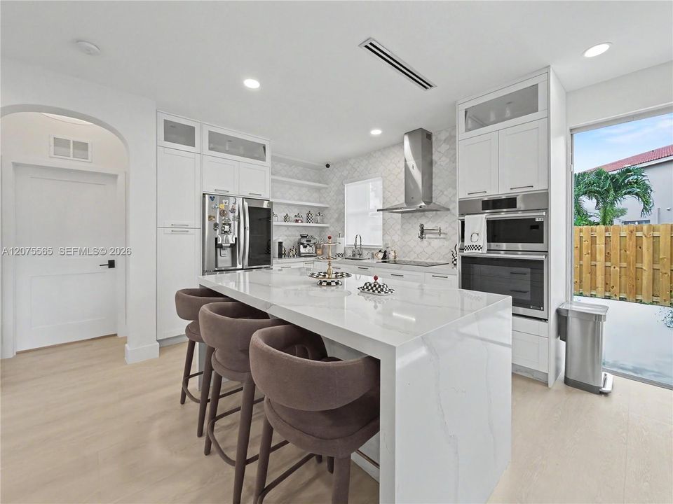 For Sale: $399,999 (3 beds, 2 baths, 1235 Square Feet)
