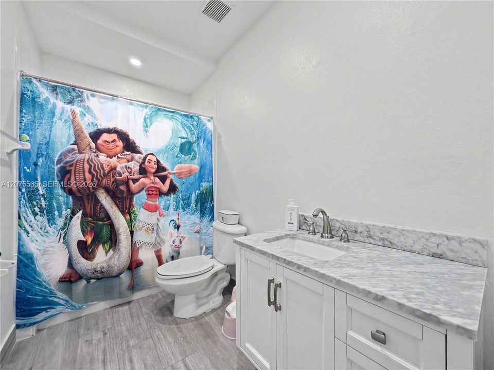For Sale: $399,999 (3 beds, 2 baths, 1235 Square Feet)