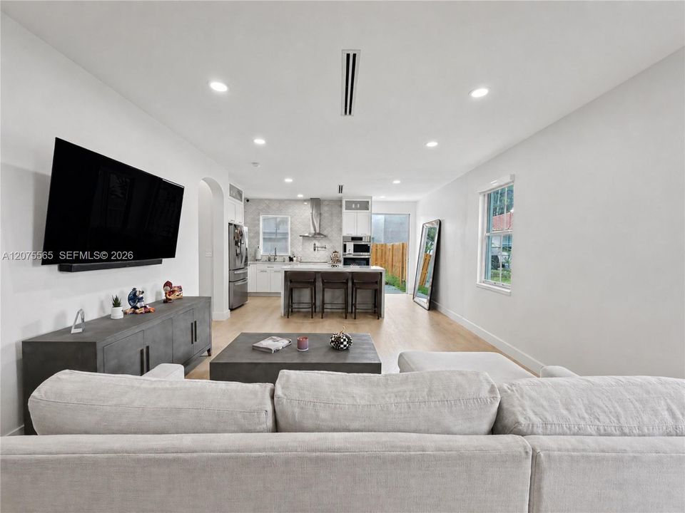 For Sale: $399,999 (3 beds, 2 baths, 1235 Square Feet)