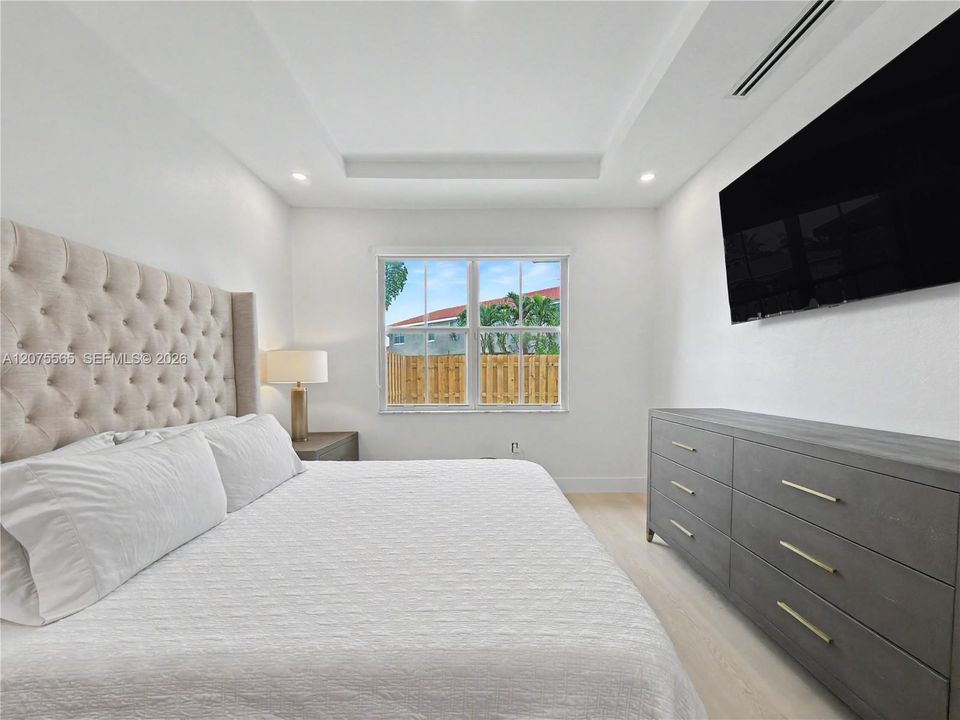 For Sale: $399,999 (3 beds, 2 baths, 1235 Square Feet)
