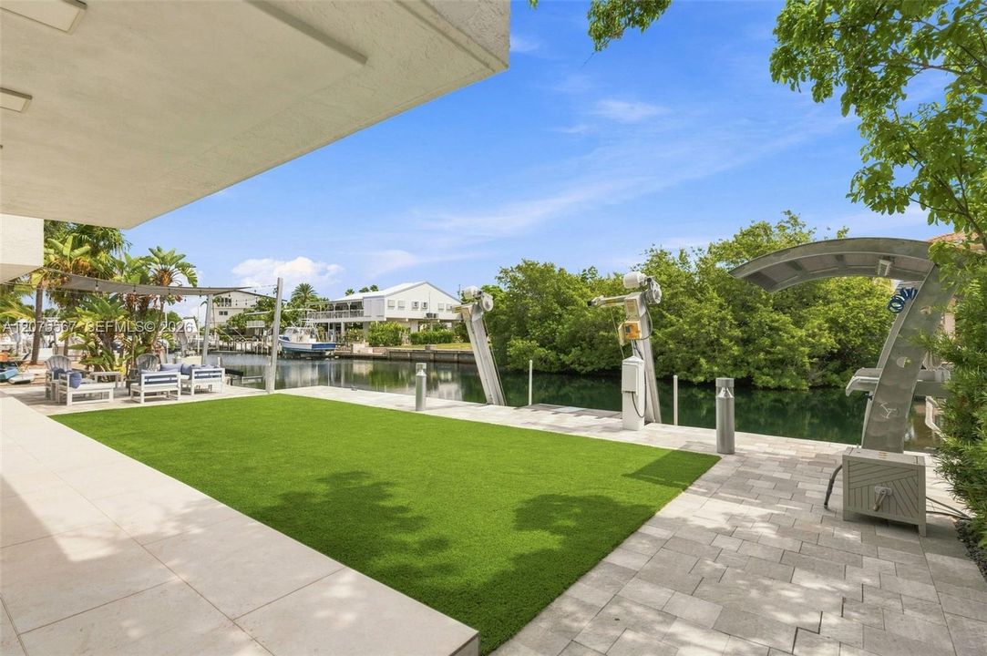 For Rent: $15,000 (3 beds, 4 baths, 1700 Square Feet)