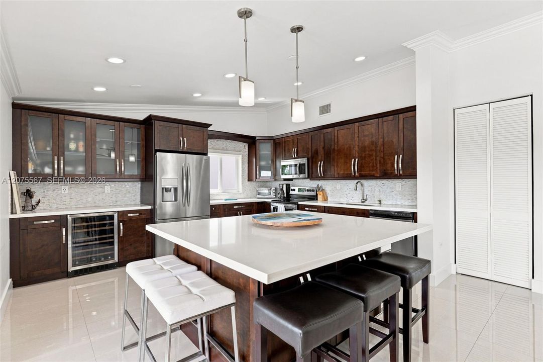 For Rent: $15,000 (3 beds, 4 baths, 1700 Square Feet)