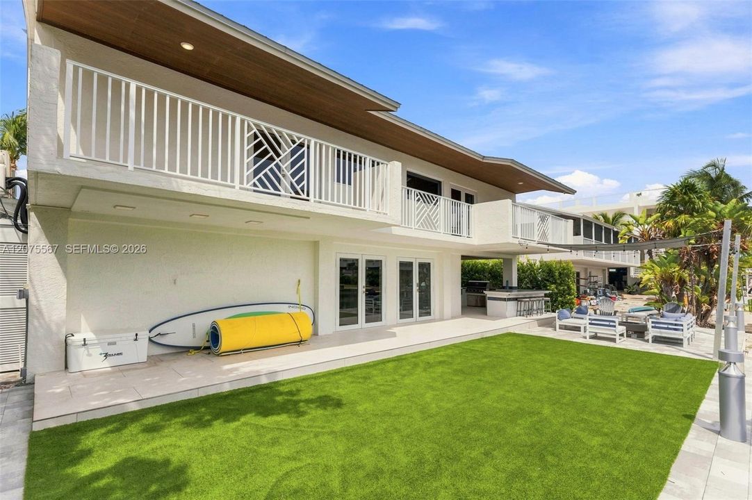 For Rent: $15,000 (3 beds, 4 baths, 1700 Square Feet)