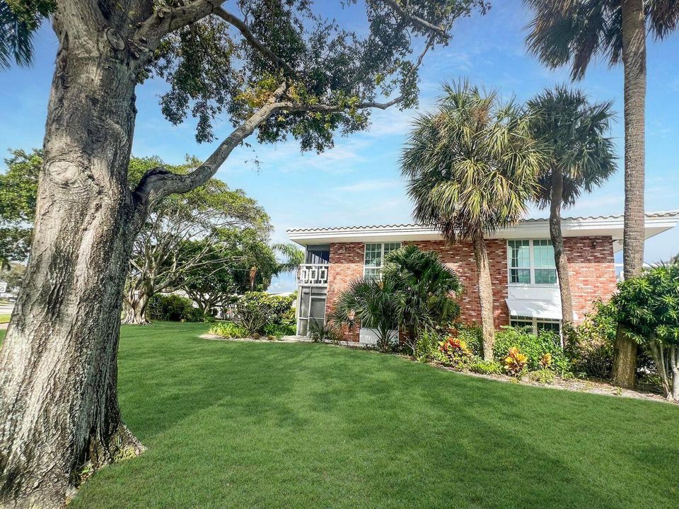 1- 331 Tequesta Dr 216