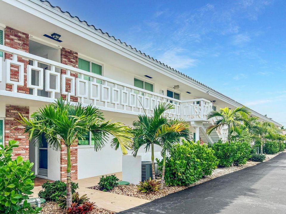 2- 331 Tequesta Dr 216