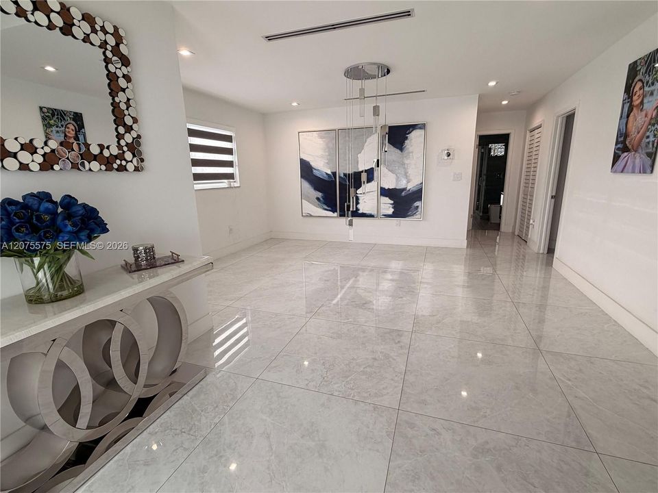 En Renta: $7,500 (4 camas, 2 baños, 2431 Pies cuadrados)