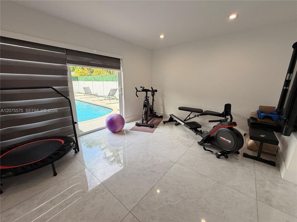 En Renta: $7,500 (4 camas, 2 baños, 2431 Pies cuadrados)