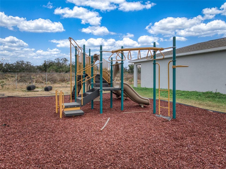 For Rent: $1,700 (3 beds, 2 baths, 1330 Square Feet)