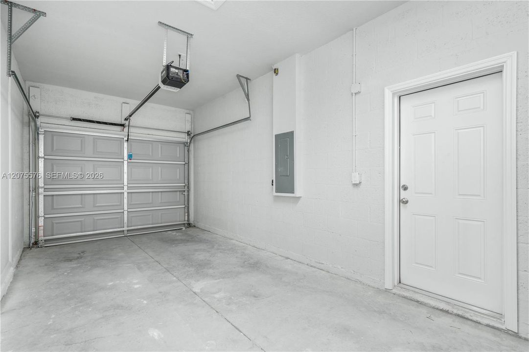 For Rent: $1,700 (3 beds, 2 baths, 1330 Square Feet)