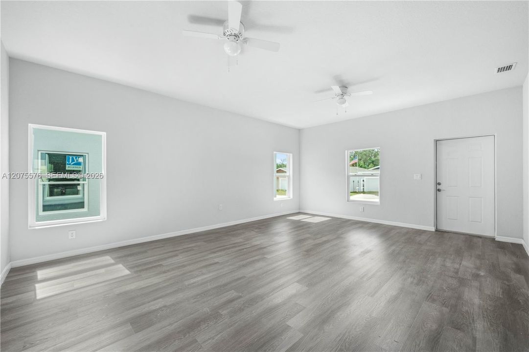 For Rent: $1,700 (3 beds, 2 baths, 1330 Square Feet)