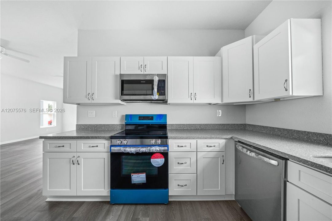 For Rent: $1,700 (3 beds, 2 baths, 1330 Square Feet)
