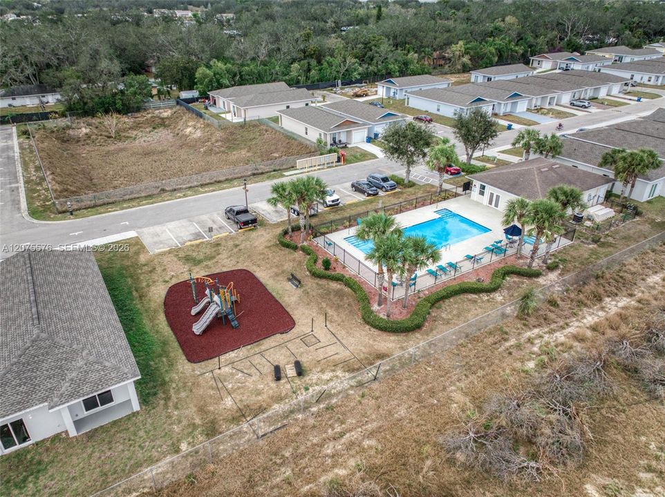 For Rent: $1,700 (3 beds, 2 baths, 1330 Square Feet)