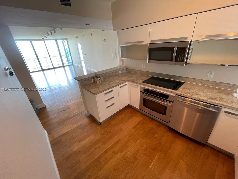 For Rent: $4,500 (2 beds, 2 baths, 1158 Square Feet)